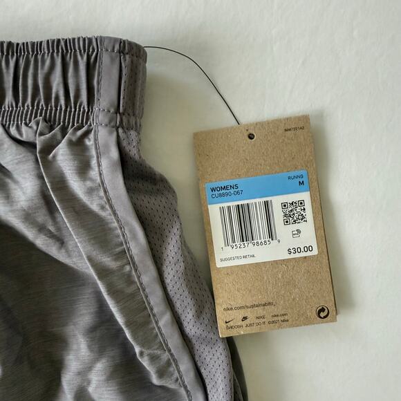 Nike Womens Dri-FIT Tempo Running Shorts in Gunsmoke Grey Size M NWT - Picture 2 of 5